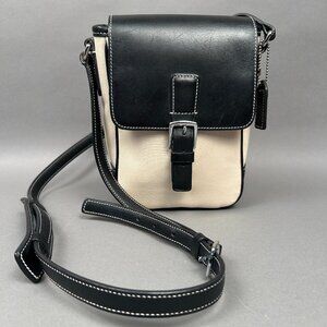 Coach Vintage Rare 7773 Canvas Leather Crossbody Camera Bag Lime Green Interior